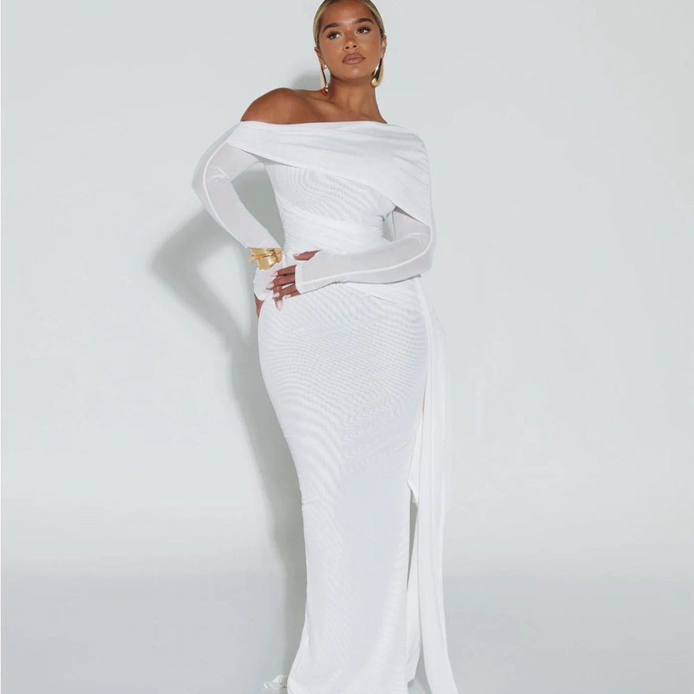 BBXBRAND White Off-Shoulder Long Sleeve Gown
